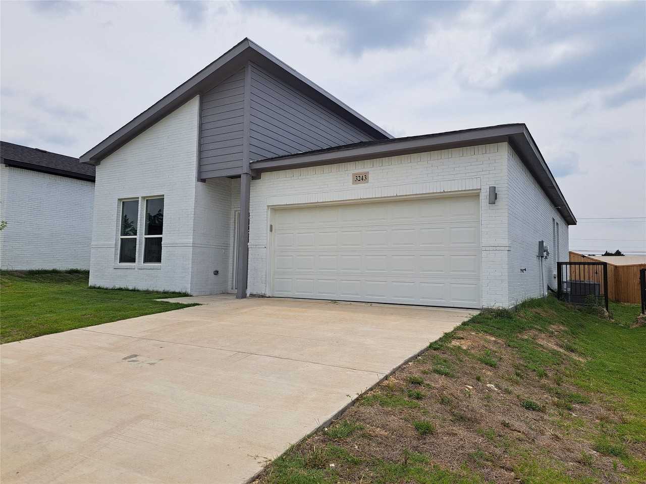 3243 Noor St - Photo 3 of 20