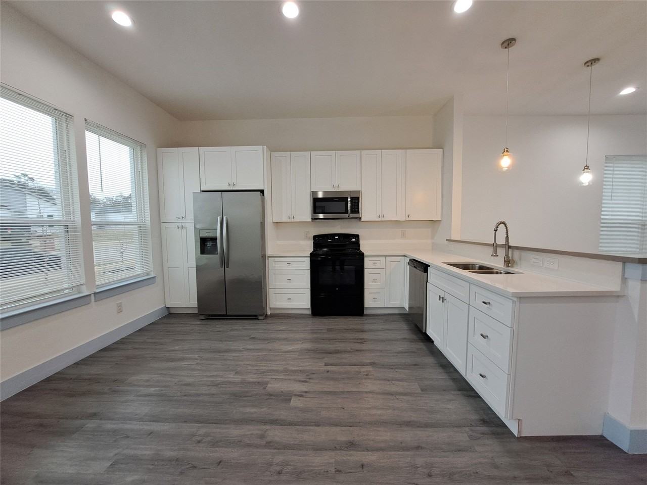 3243 Noor St - Photo 5 of 20