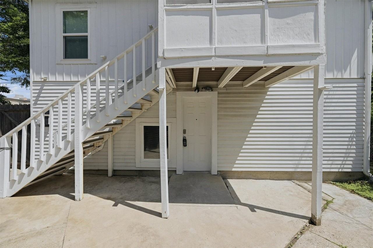 310 S Barrett Ave #101 - Photo 2 of 17