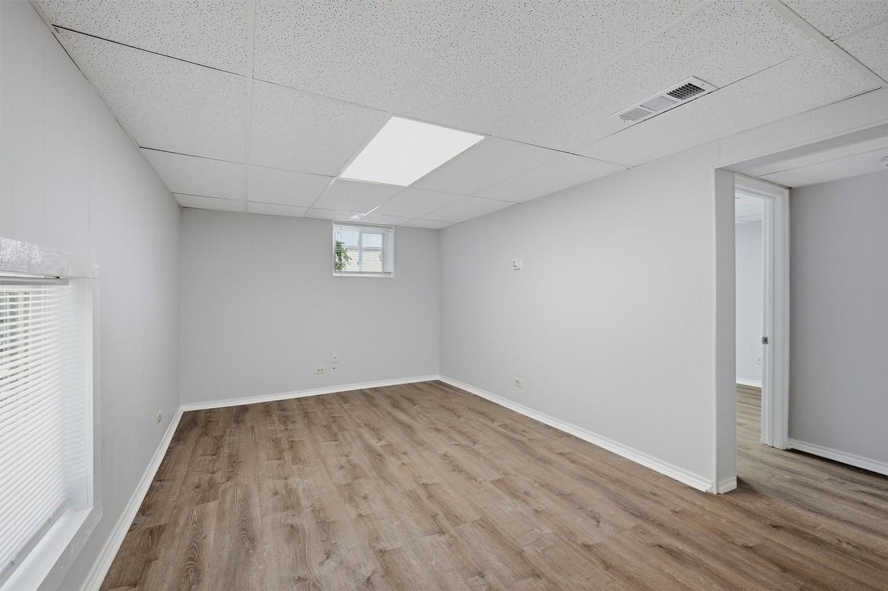 310 S Barrett Ave #101 - Photo 4 of 17