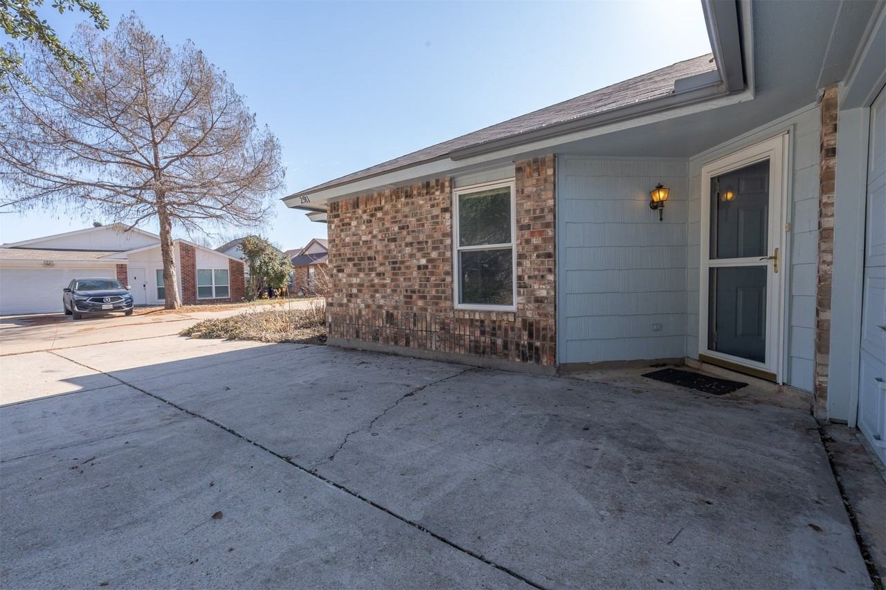 2911 Forest Creek Dr - Photo 4 of 28