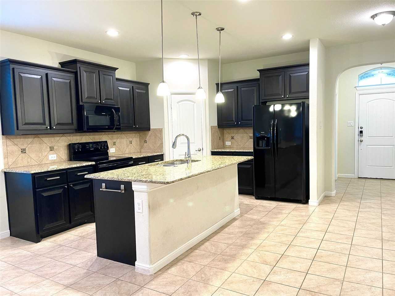 1109 Genola Dr - Photo 3 of 18