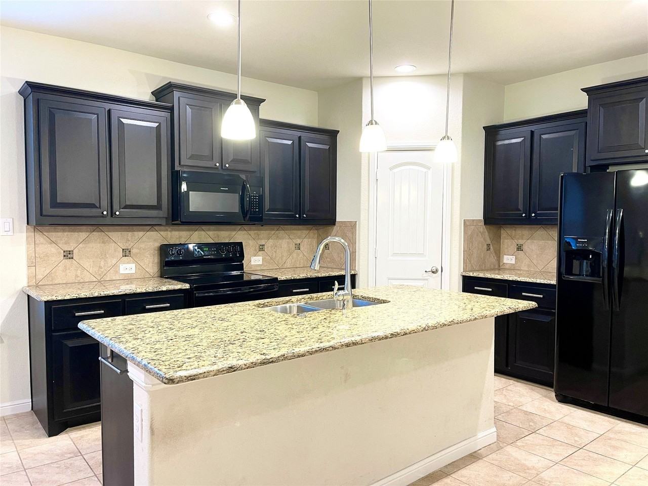 1109 Genola Dr - Photo 4 of 18