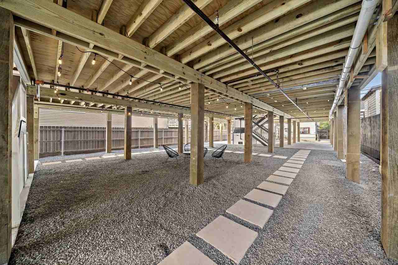 808 Sealy St #E - Photo 5 of 25