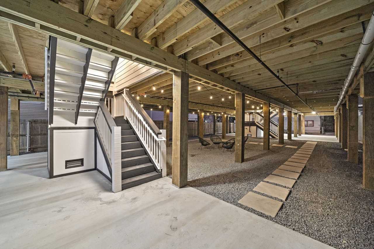 808 Sealy St #E - Photo 7 of 25