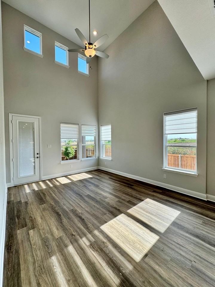 2930 Eleanor Dr - Photo 3 of 34
