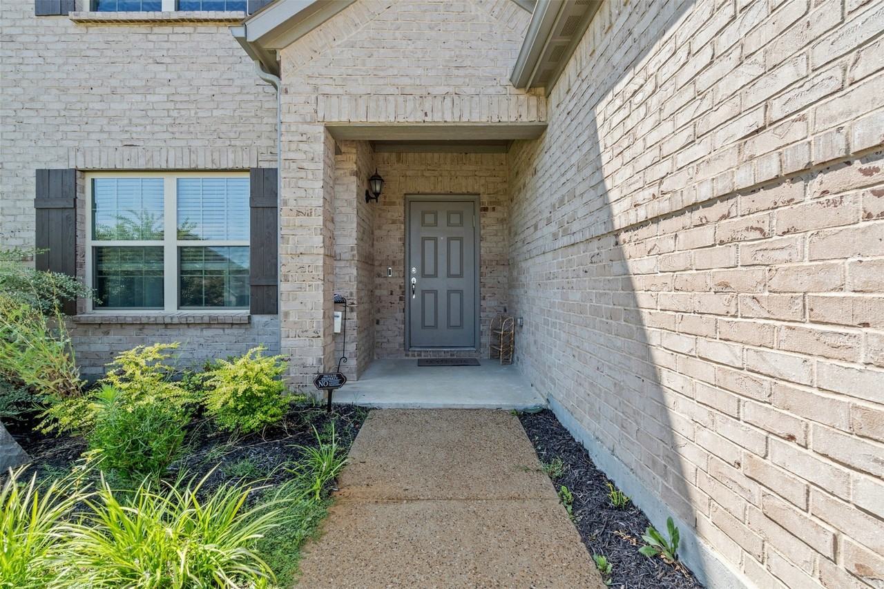 1206 Fox Chase Dr - Photo 6 of 33