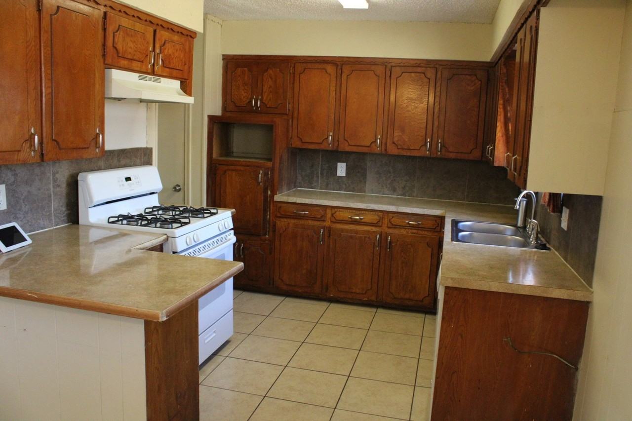 110 E Vanstons St - Photo 2 of 20
