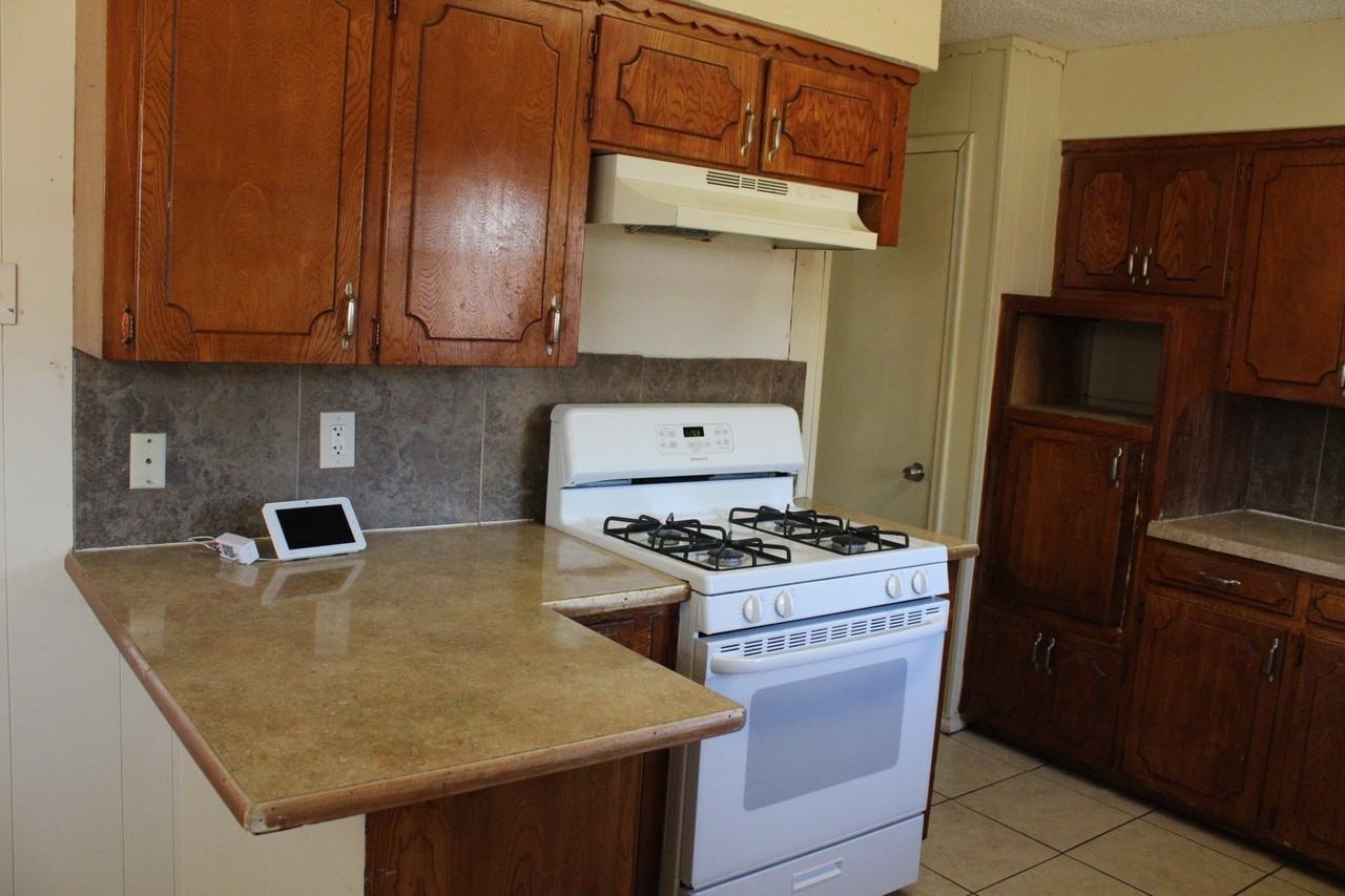 110 E Vanstons St - Photo 3 of 20