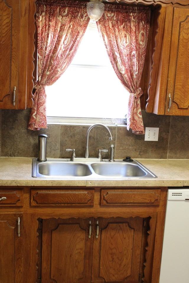 110 E Vanstons St - Photo 7 of 20