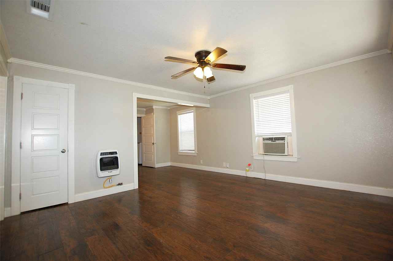 106 W Church St - Photo 3 of 15
