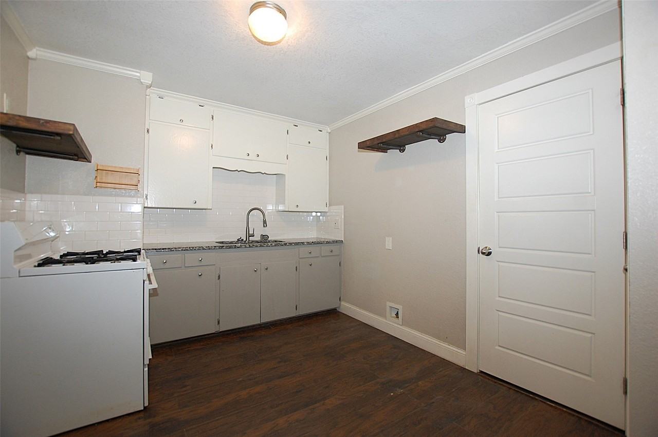 106 W Church St - Photo 6 of 15