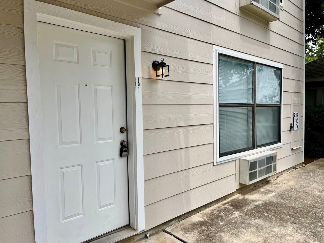 701 W Sycamore St #101 - Photo 5 of 10