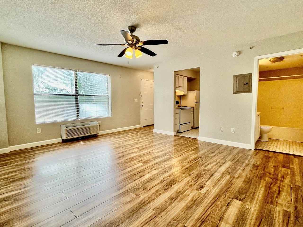 701 W Sycamore St #101 - Photo 6 of 10