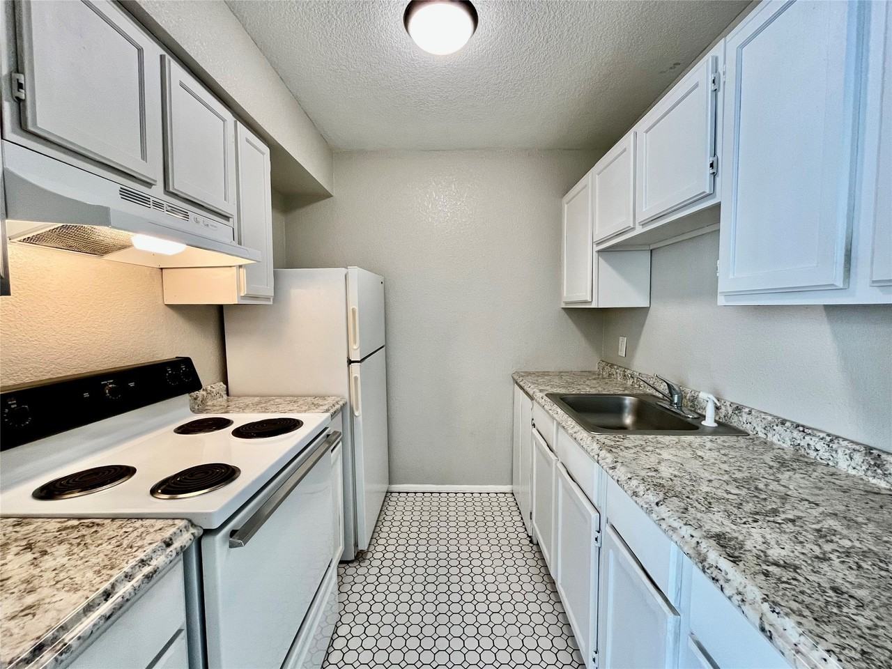 701 W Sycamore St #101 - Photo 7 of 10