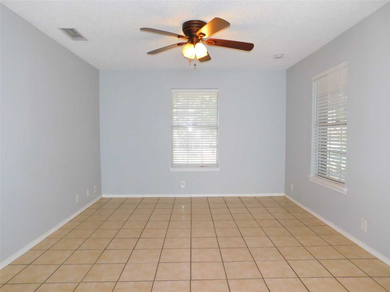 1114 E Mulberry St - Photo 6 of 25