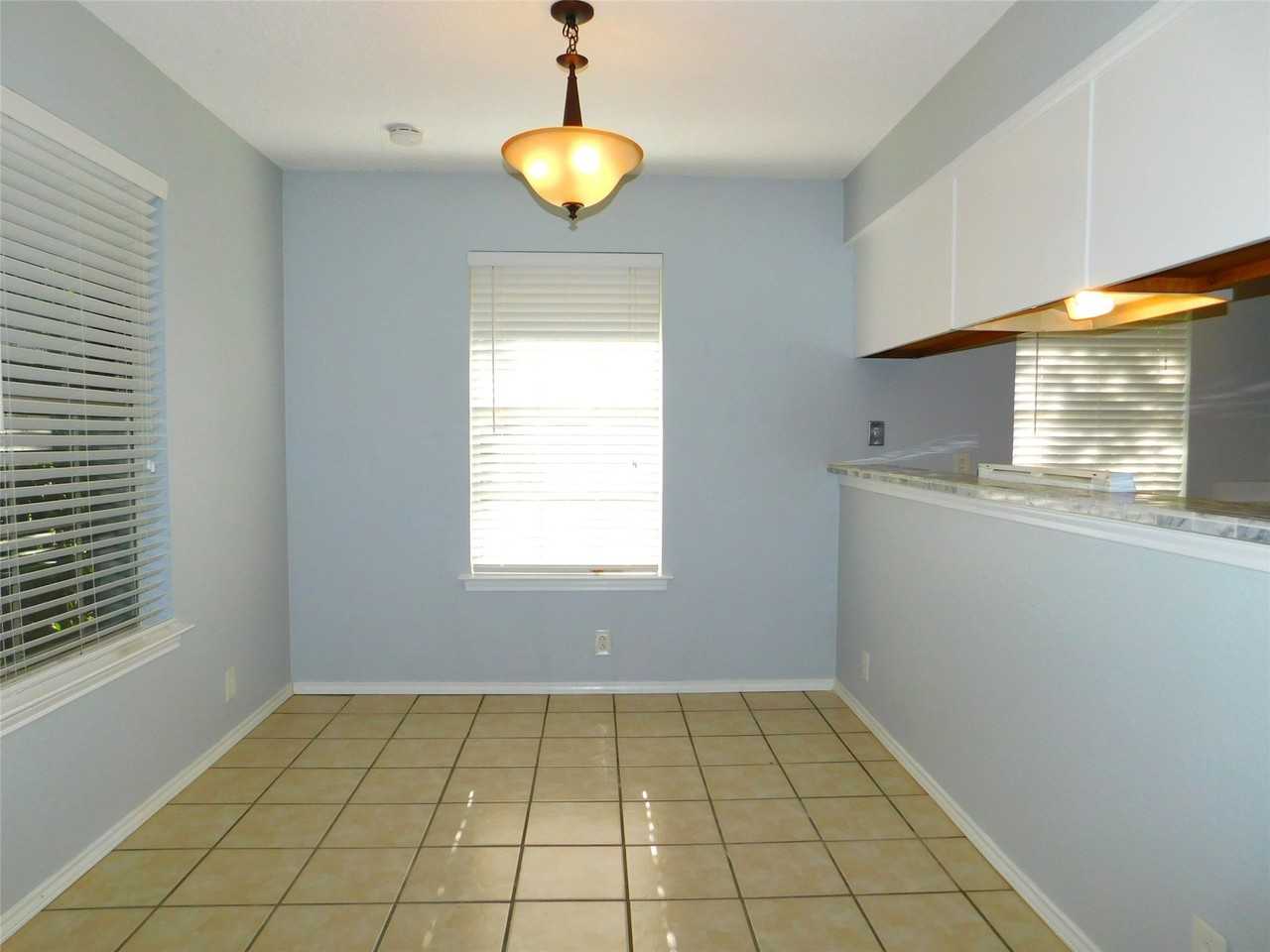 1114 E Mulberry St - Photo 7 of 25