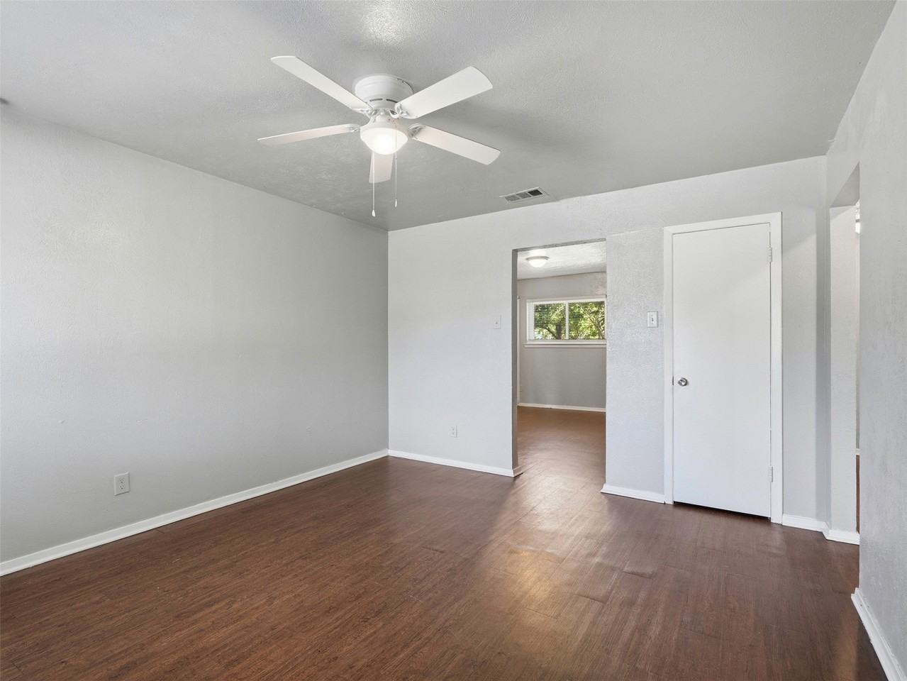 501 Rosewood Hills Dr - Photo 4 of 25