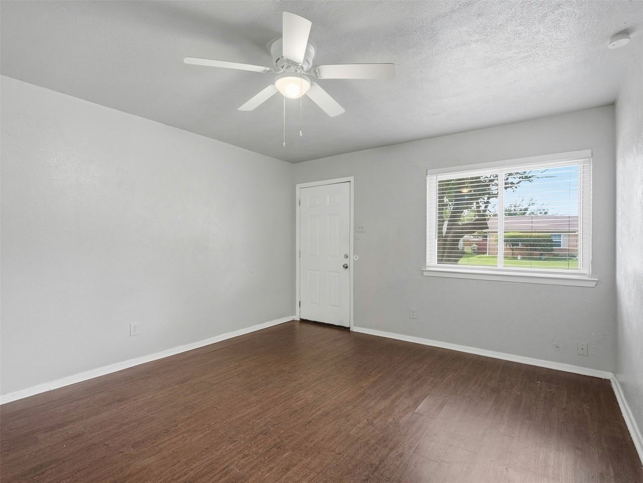 501 Rosewood Hills Dr - Photo 5 of 25