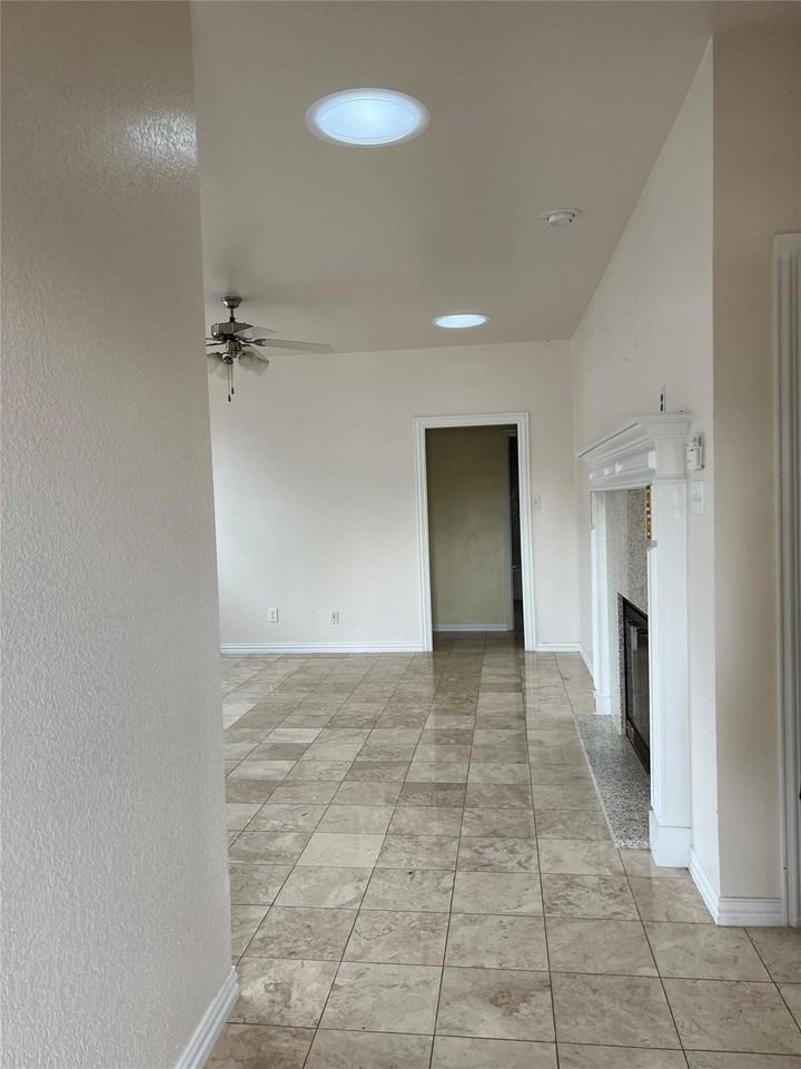 14044 Esperanza Dr - Photo 3 of 14