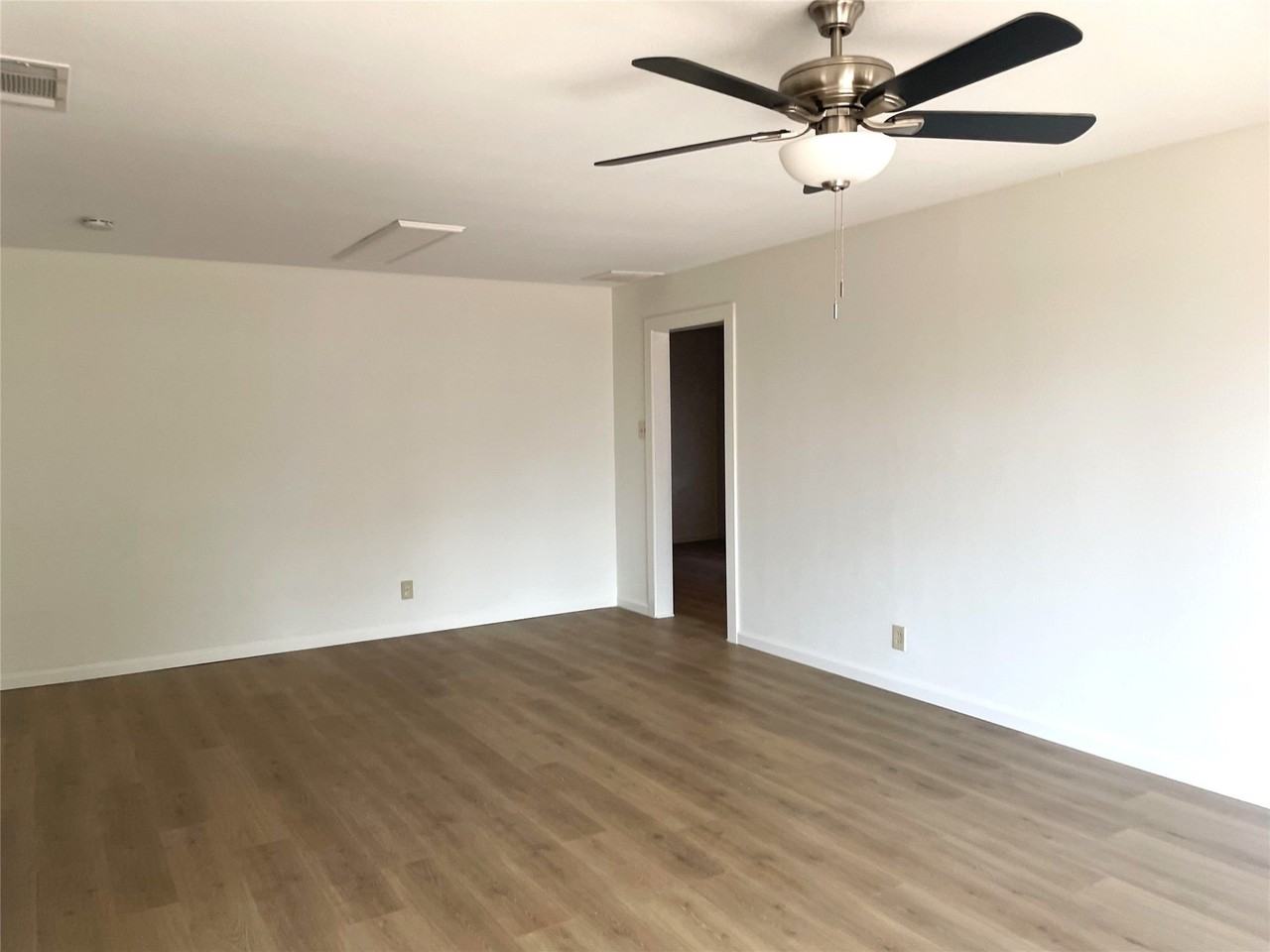 1540 Brumlow Ave - Photo 2 of 23