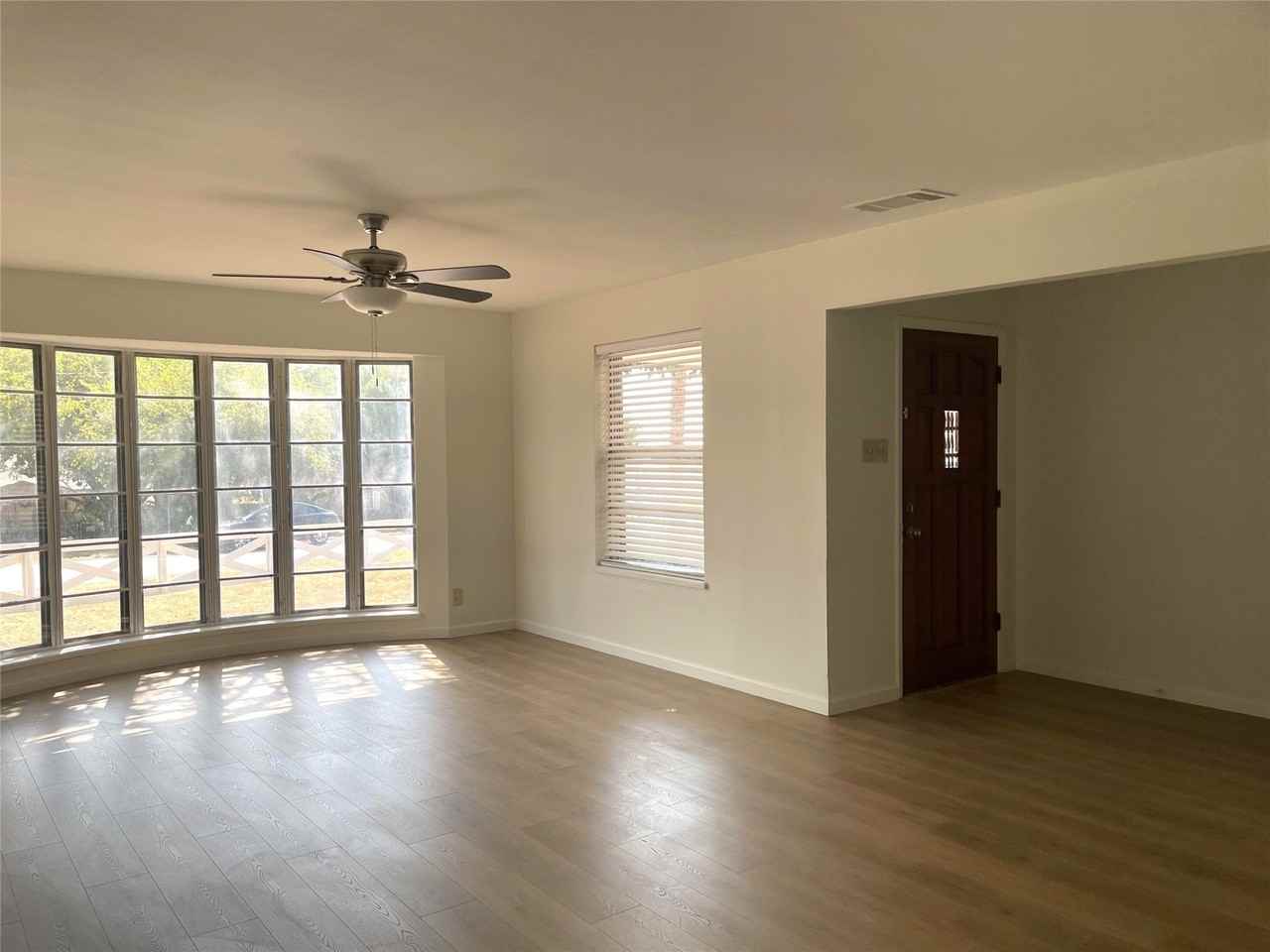 1540 Brumlow Ave - Photo 3 of 23