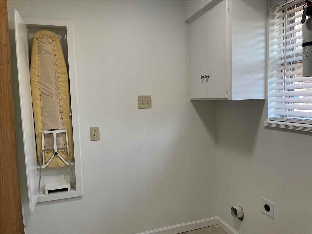 1540 Brumlow Ave - Photo 7 of 23