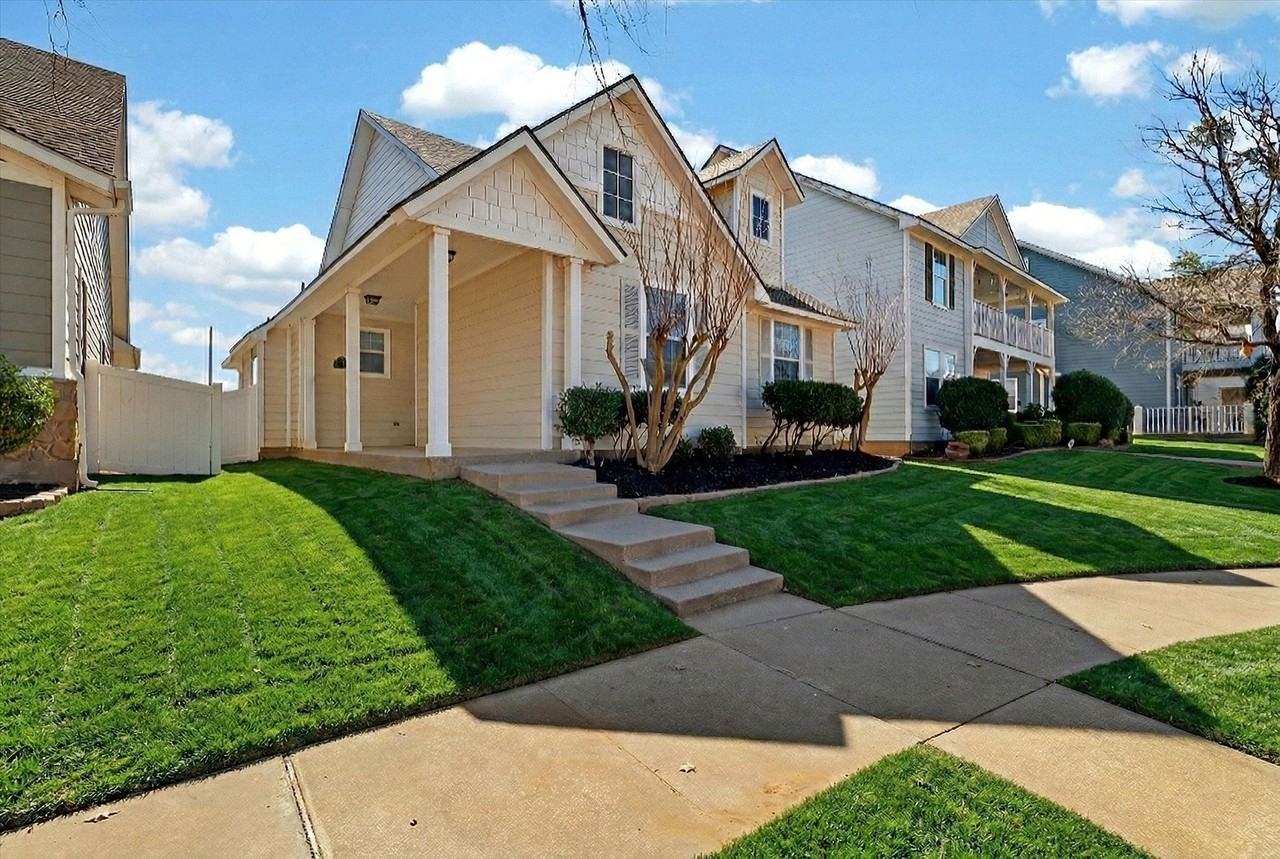 10008 Hanover Dr - Photo 4 of 25