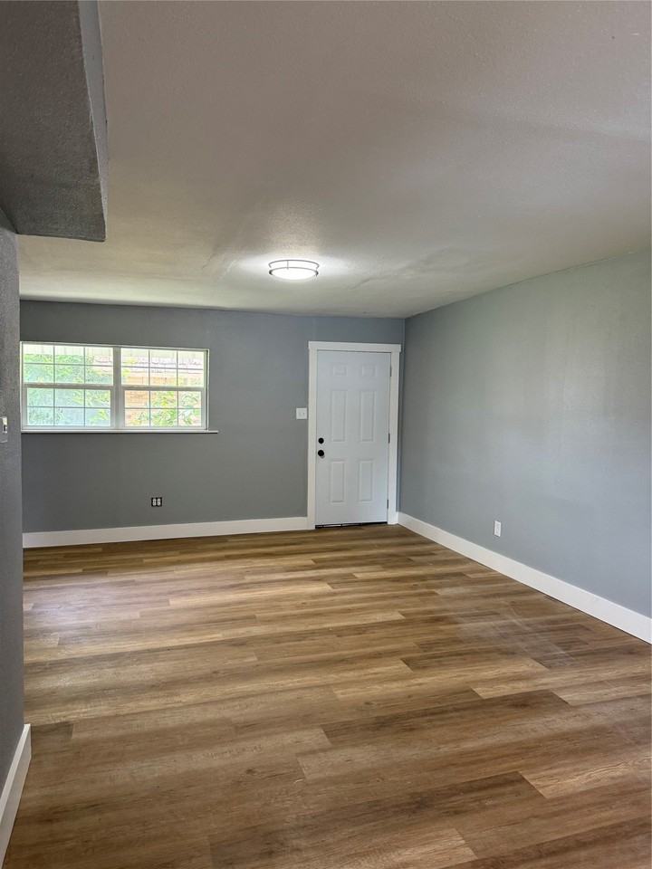 2515 Solomon Dr - Photo 2 of 8