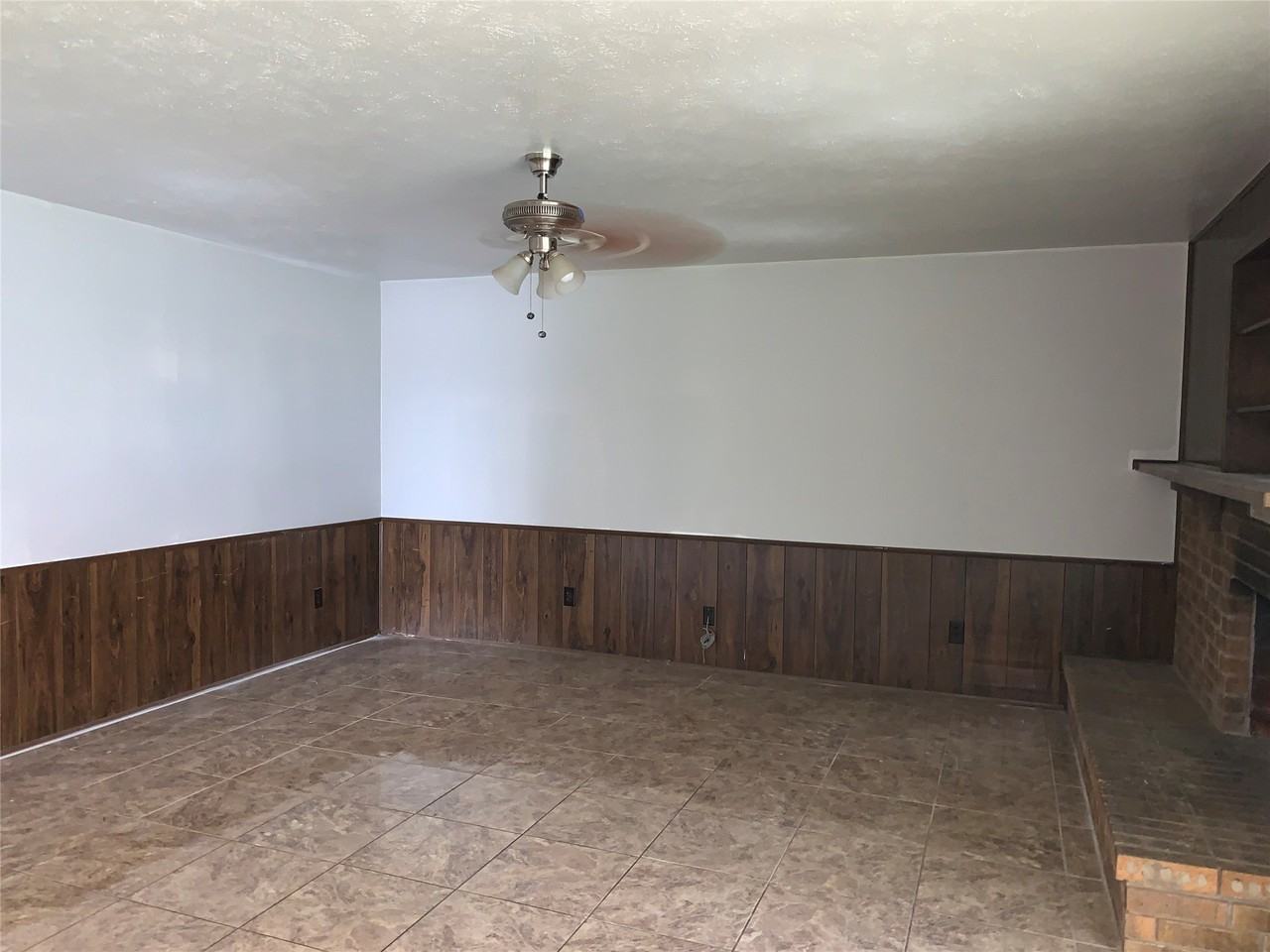 5260 Pruitt Dr - Photo 2 of 18