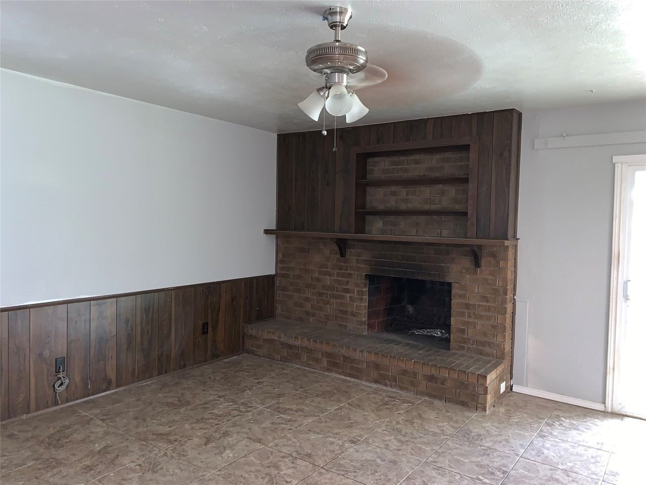 5260 Pruitt Dr - Photo 3 of 18