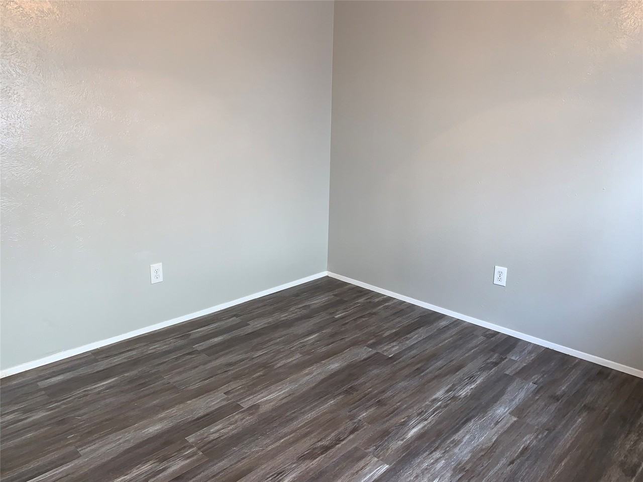 5260 Pruitt Dr - Photo 6 of 18