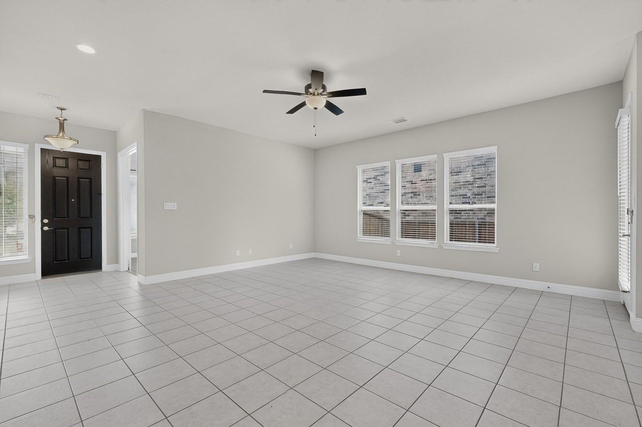 7617 Regal Ln - Photo 4 of 38