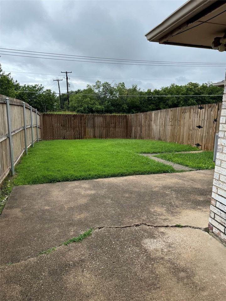 2217 Woodcreek #A - Photo 4 of 20