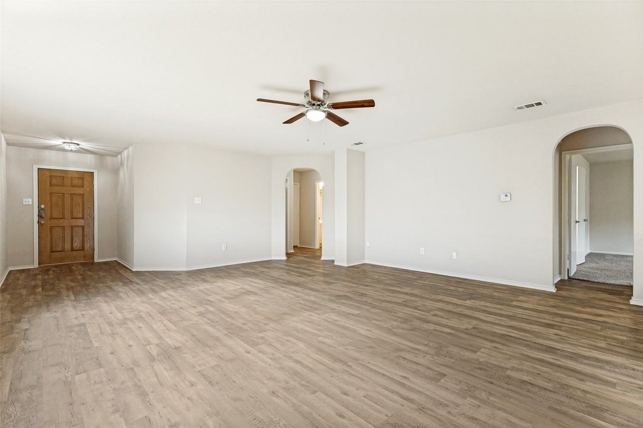 556 Winbridge Ln - Photo 5 of 26