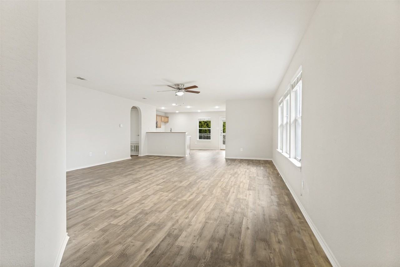 556 Winbridge Ln - Photo 6 of 26