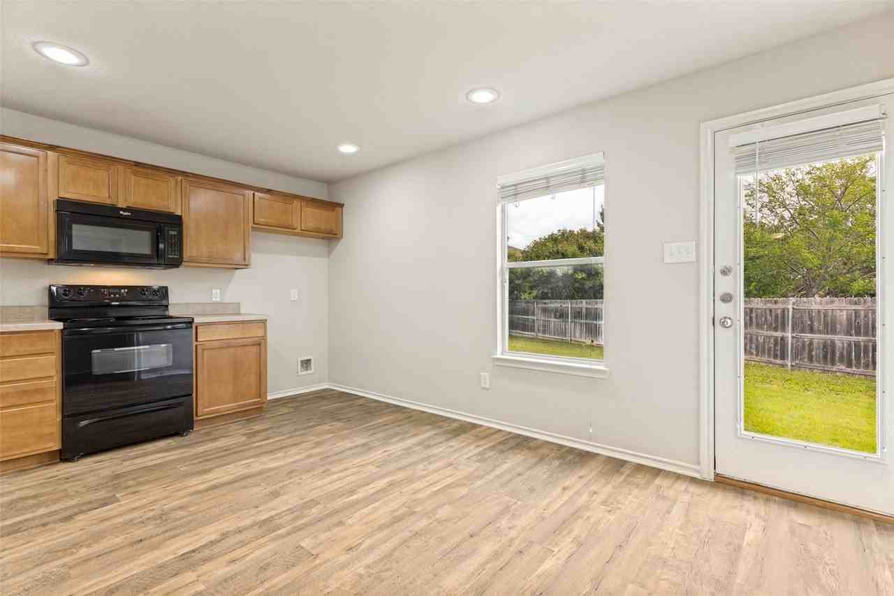 556 Winbridge Ln - Photo 7 of 26