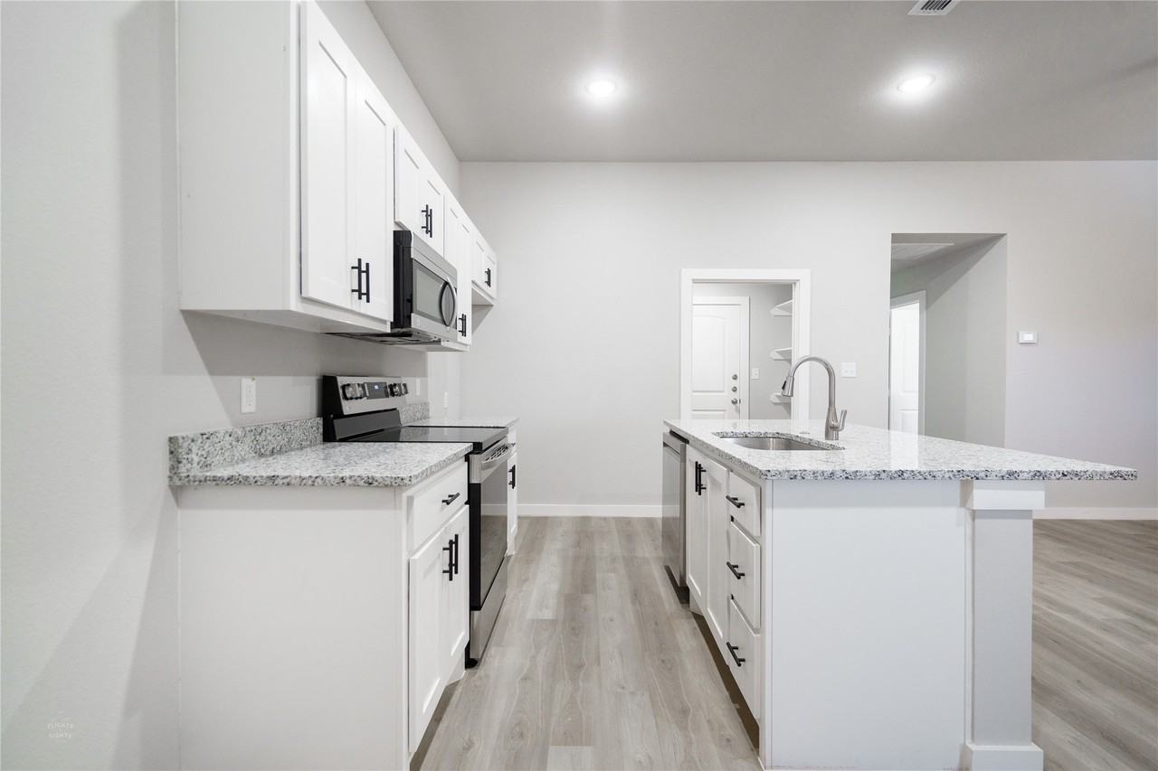 434 Colorado St - Photo 5 of 12
