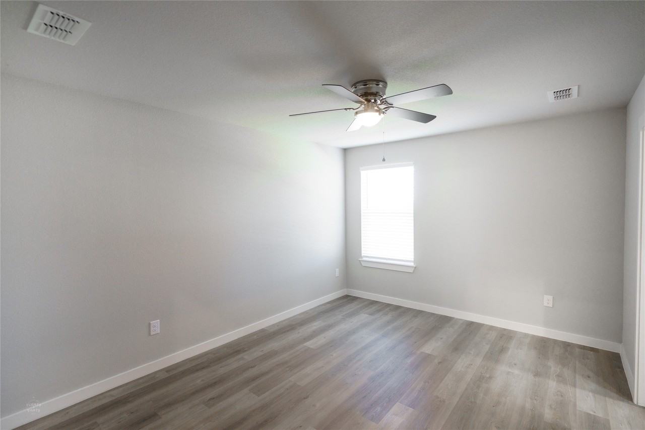 434 Colorado St - Photo 6 of 12