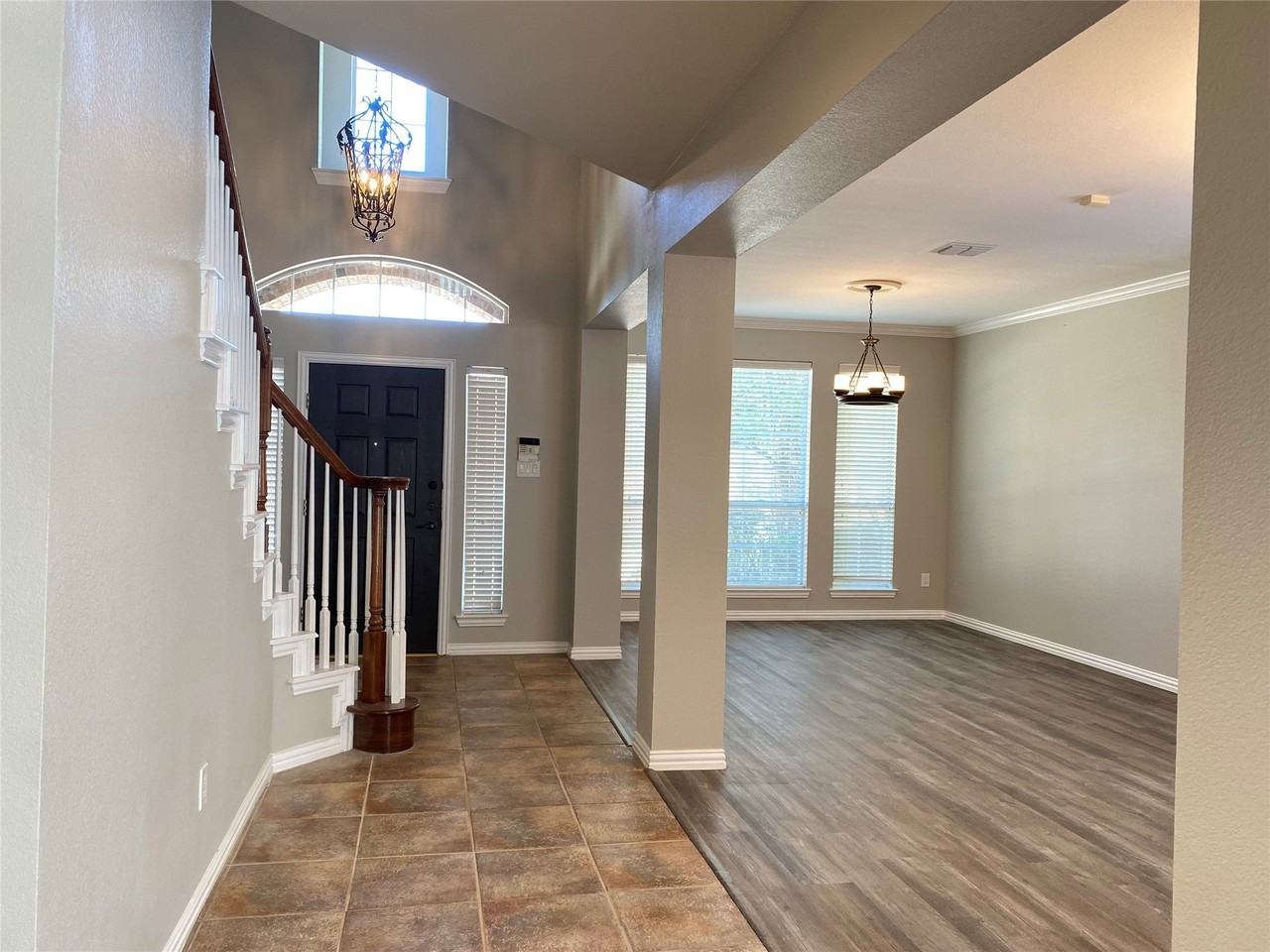 15861 Twin Cove Dr - Photo 3 of 18