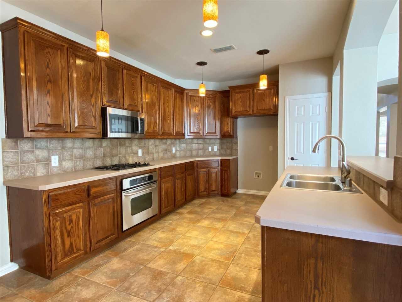 15861 Twin Cove Dr - Photo 5 of 18