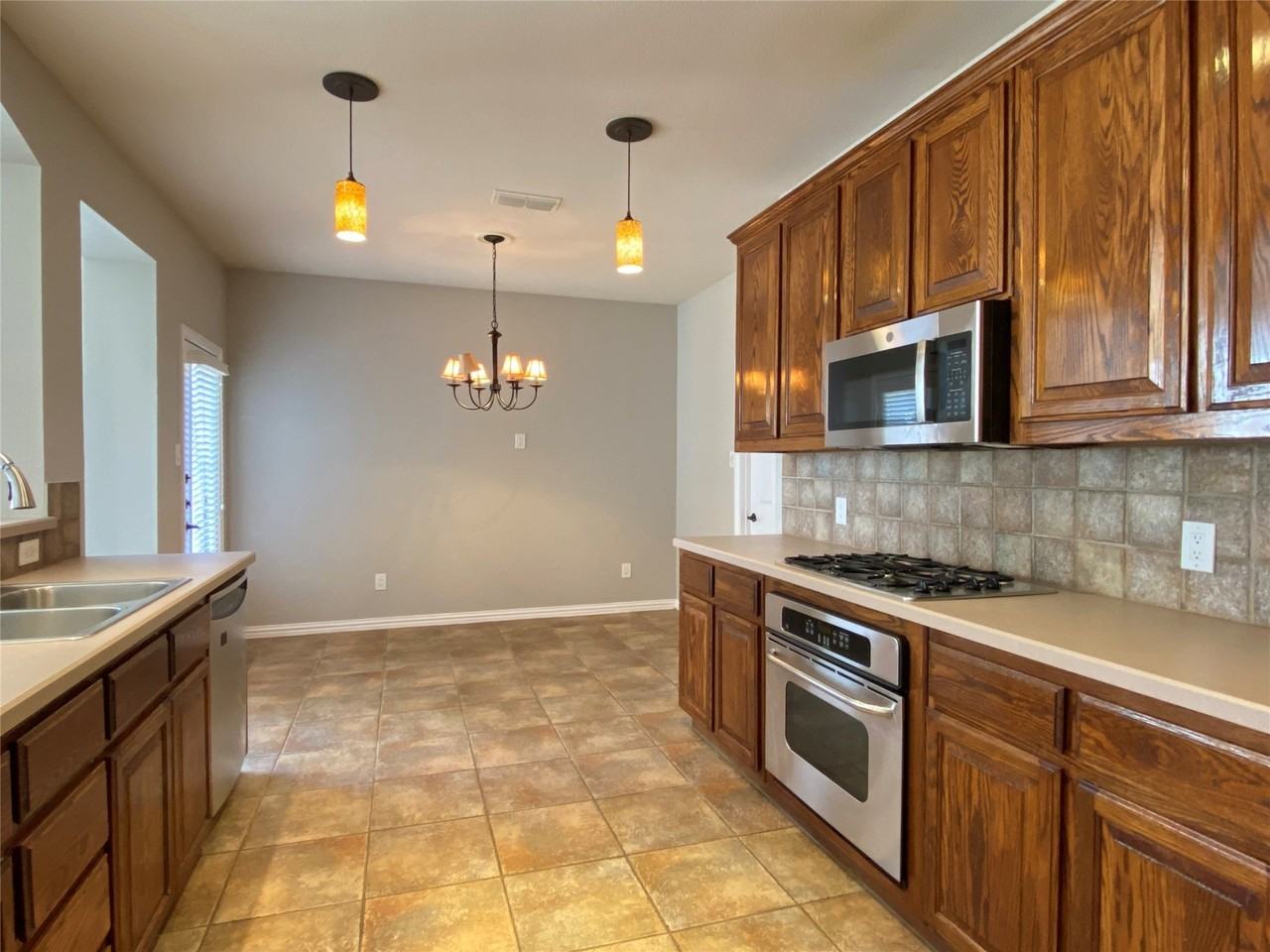 15861 Twin Cove Dr - Photo 6 of 18