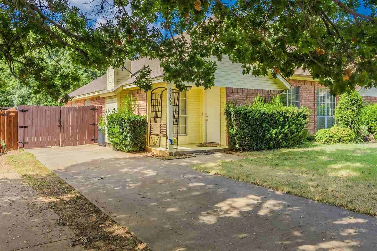 2709 Brittany Dr - Photo 2 of 25