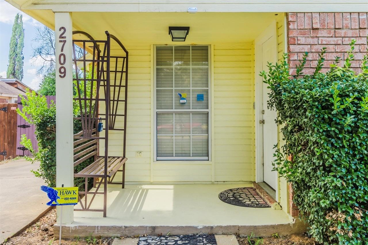2709 Brittany Dr - Photo 3 of 25