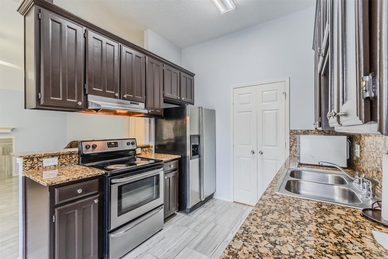 2709 Brittany Dr - Photo 6 of 25
