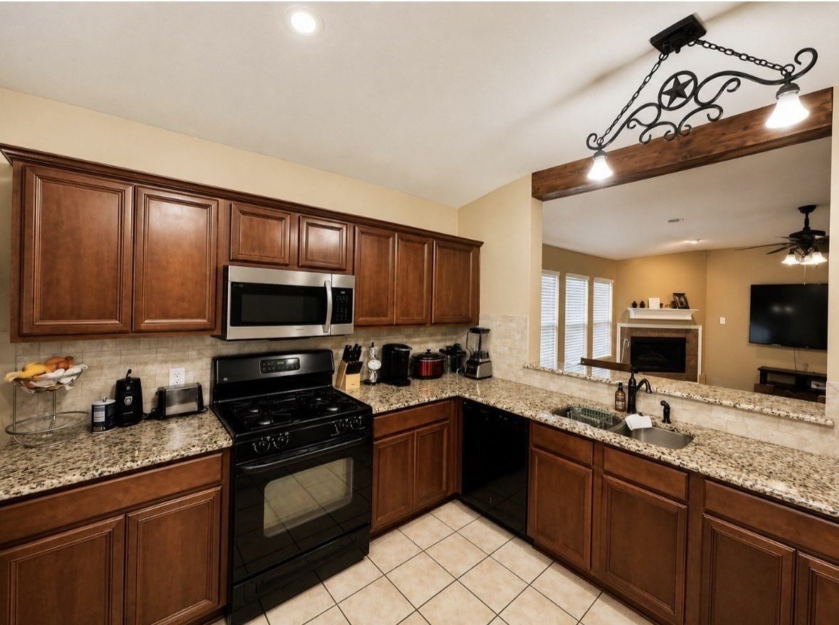 717 Kentucky Derby Ln - Photo 3 of 8
