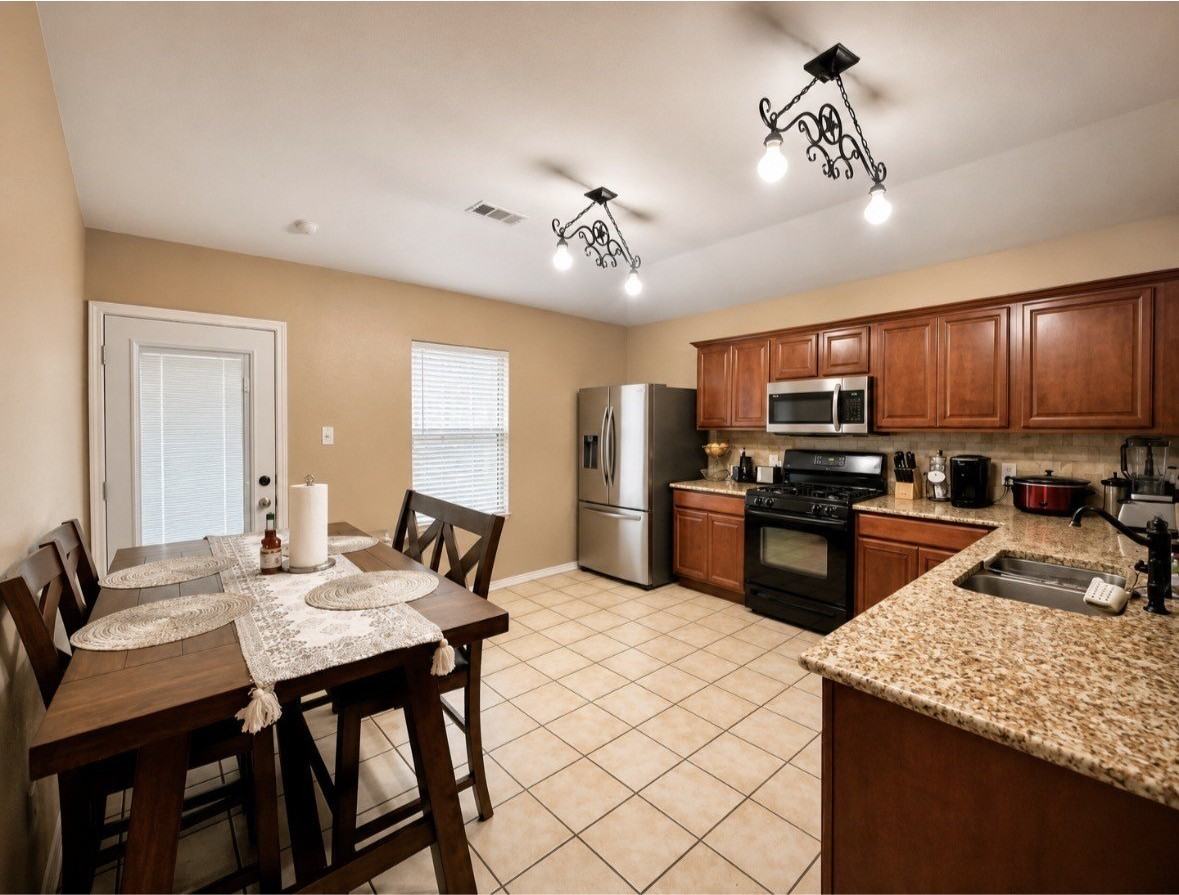 717 Kentucky Derby Ln - Photo 4 of 8