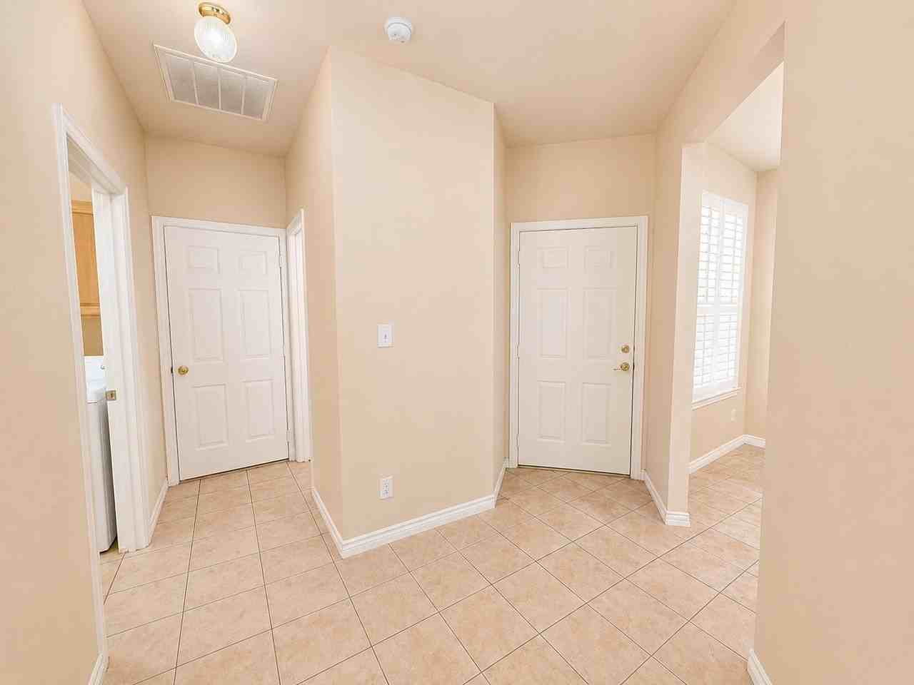 9929 Dryden Ln - Photo 5 of 26
