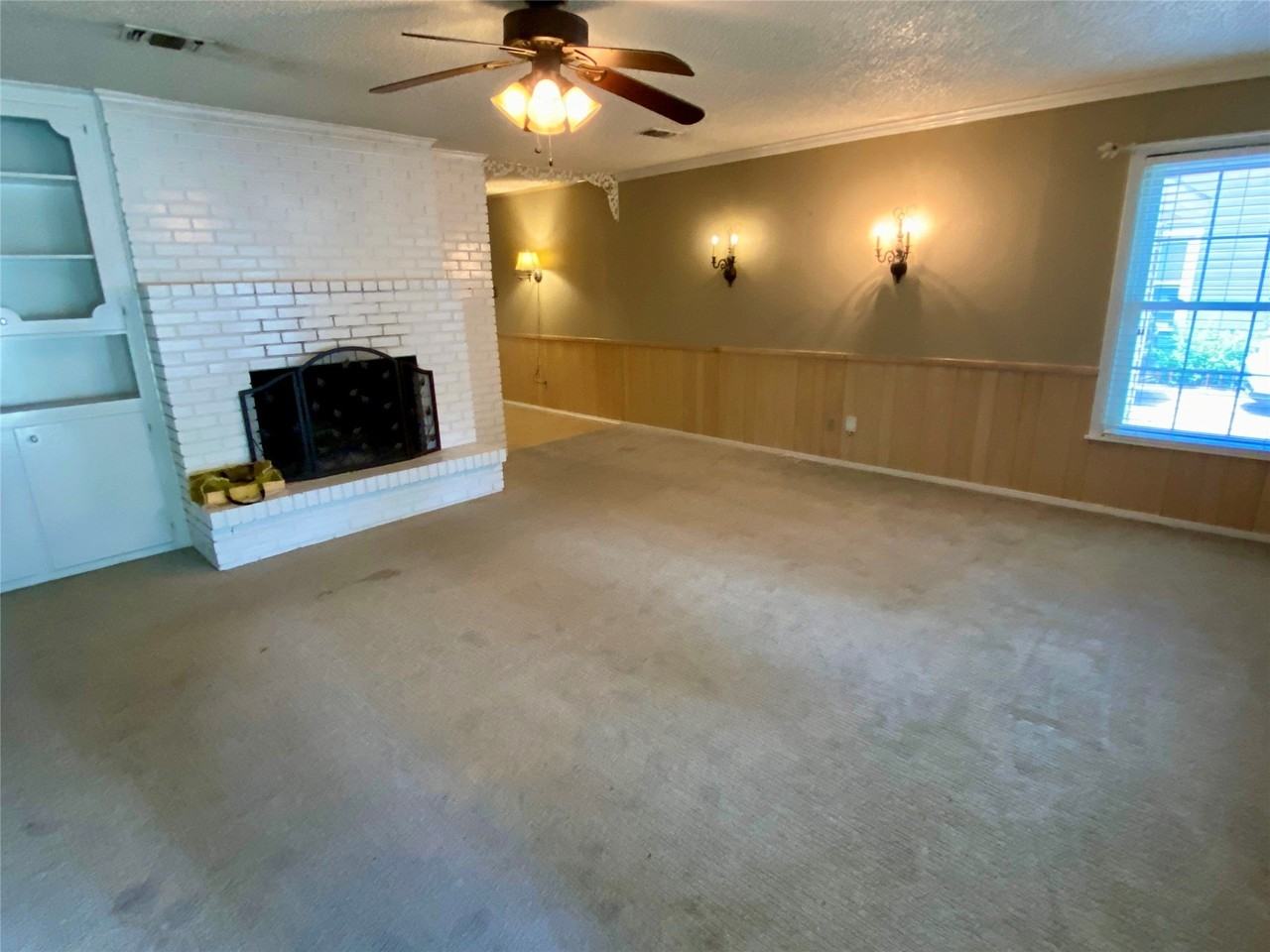 623 Club Oak Dr - Photo 2 of 20