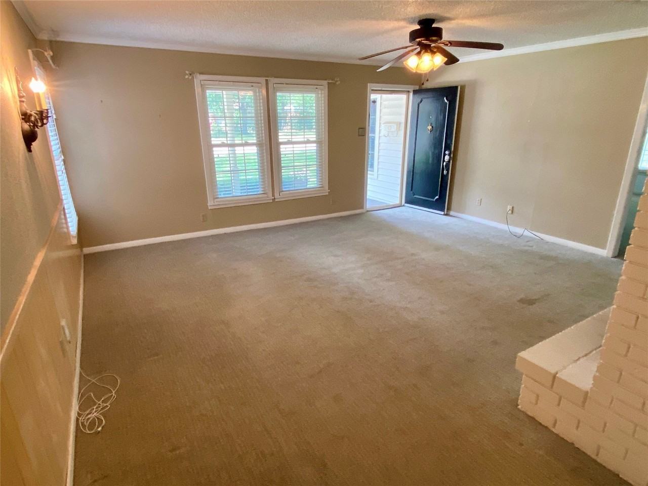 623 Club Oak Dr - Photo 4 of 20